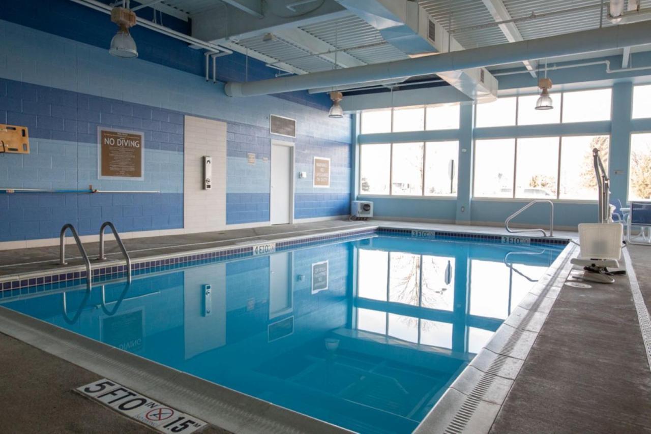 Holiday Inn Express Columbus Airport Easton Buitenkant foto